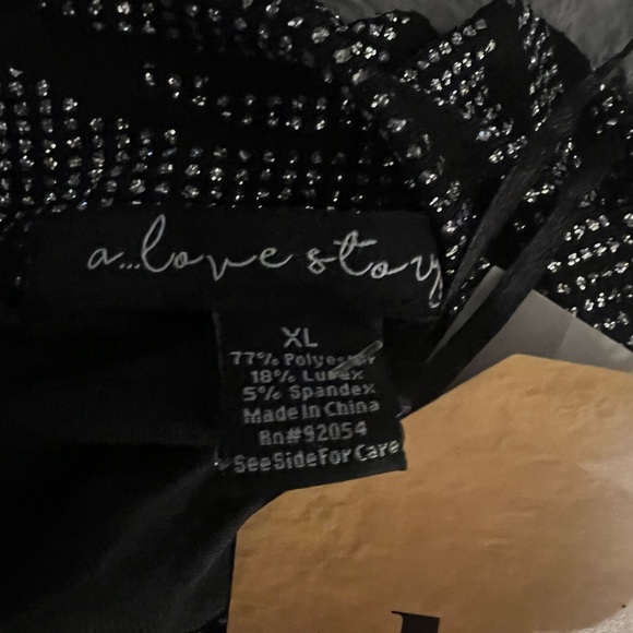 🆕 Beautiful and Sparkly ~ A Love Story Black/Silver Zebra Top - Picture 13 of 15